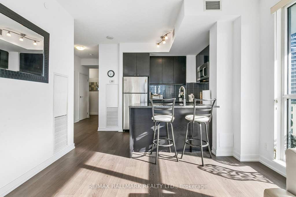 Photo of 98 Lillian Street #1212, Toronto, ON M4S 0A5 (MLS # C13627448)