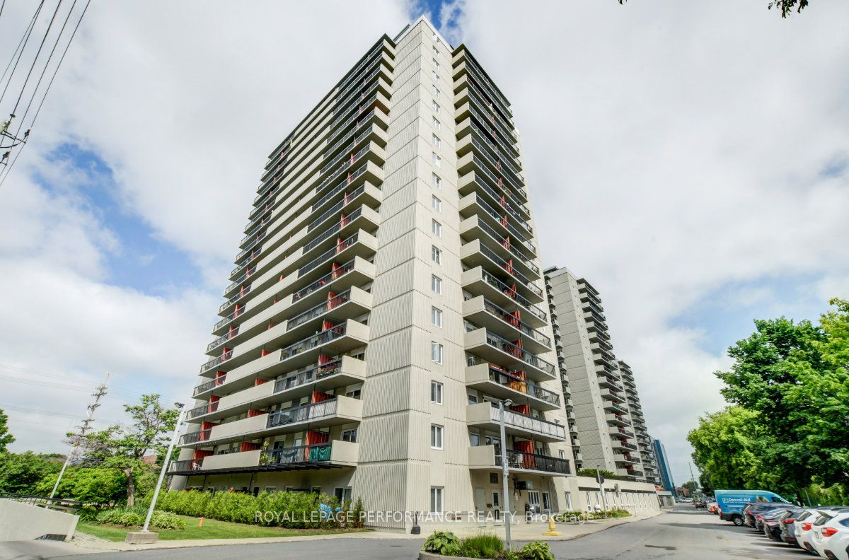Photo 1 of 42 — 158C Mcarthur Avenue 708, Vanier and Kingsview Park, ON K1L 8E7