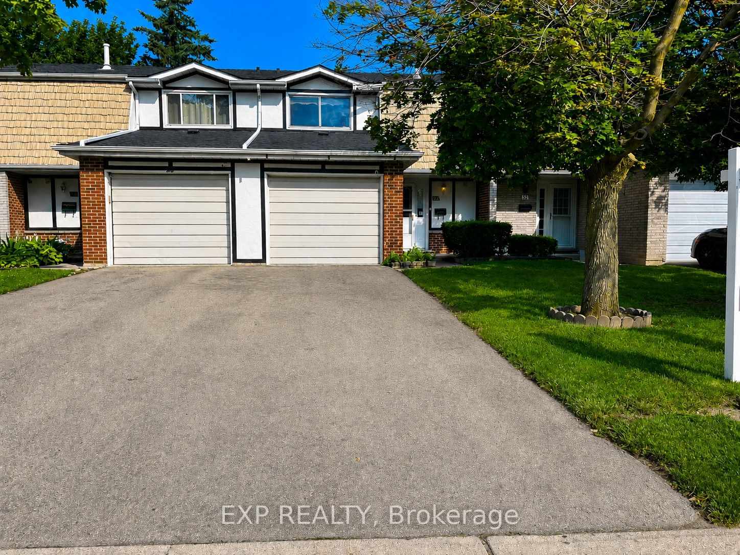 Photo 1 of 32 — 54 Nicklaus Drive, Hamilton, ON L8K 6H3
