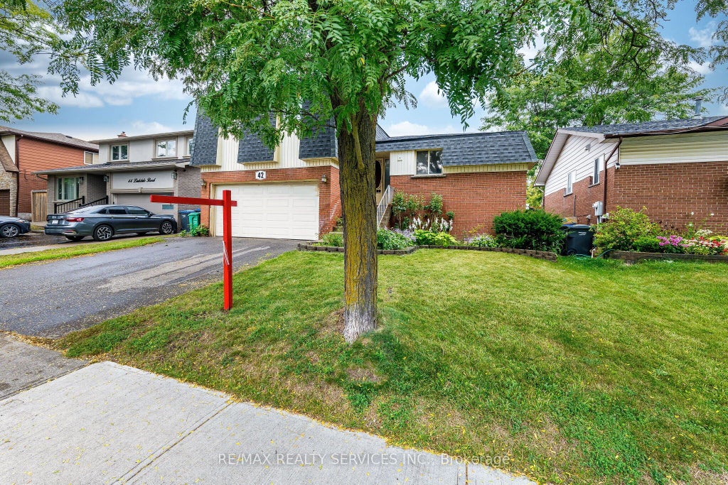 Photo of 42 Linkdale Road, Brampton, ON L6V 2Y6 (MLS # W13881206)