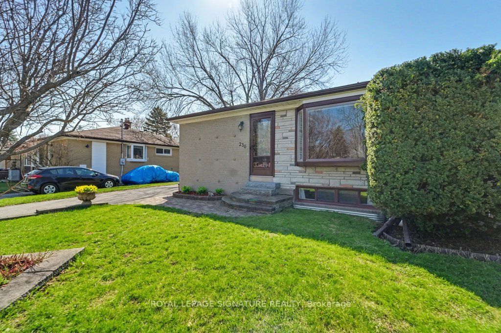 Photo of 236 Ashlar Road, Richmond Hill, ON L4C 2W6 (MLS # N13035786)