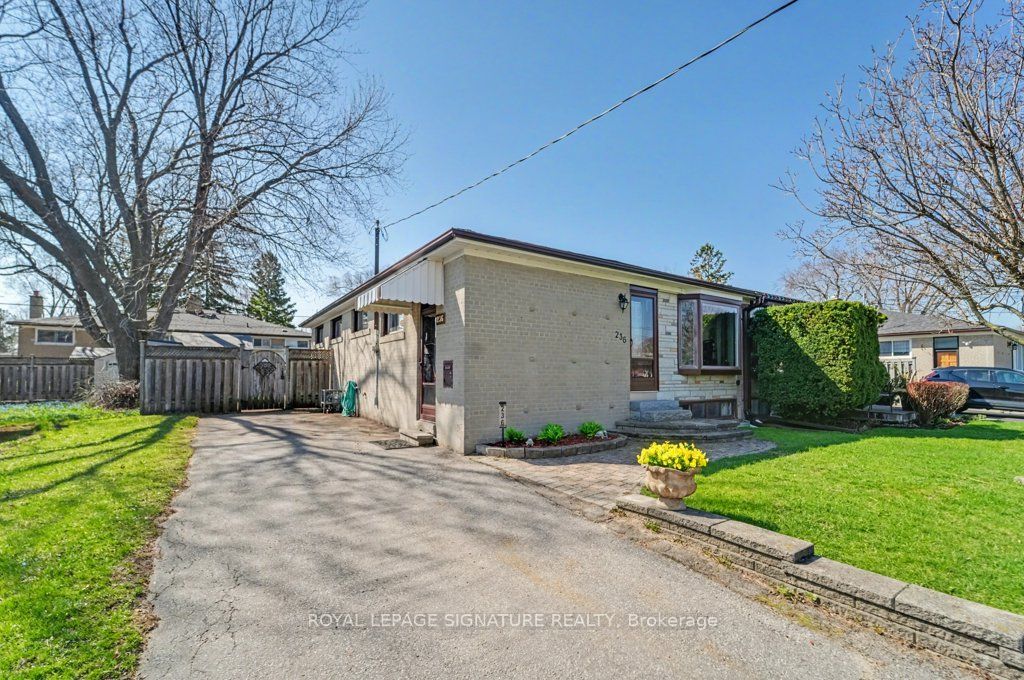 Photo of 236 Ashlar Road, Richmond Hill, ON L4C 2W6 (MLS # N13035786)