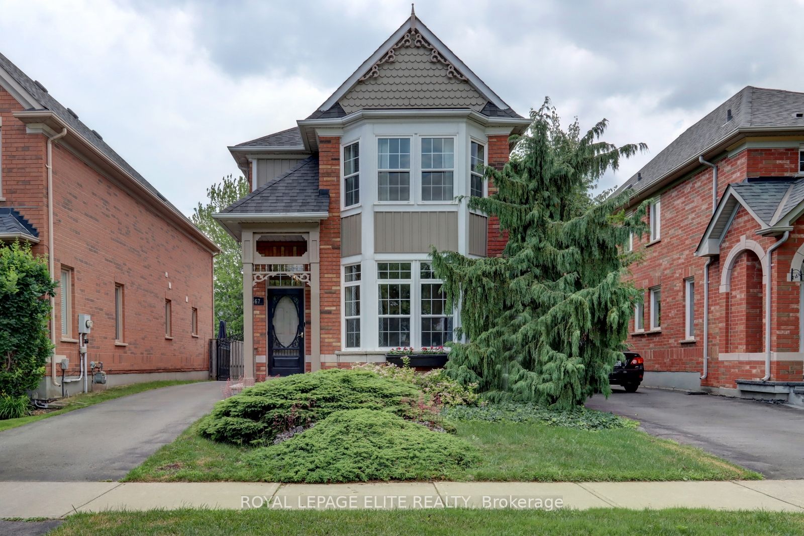 2567 Capilano Crescent