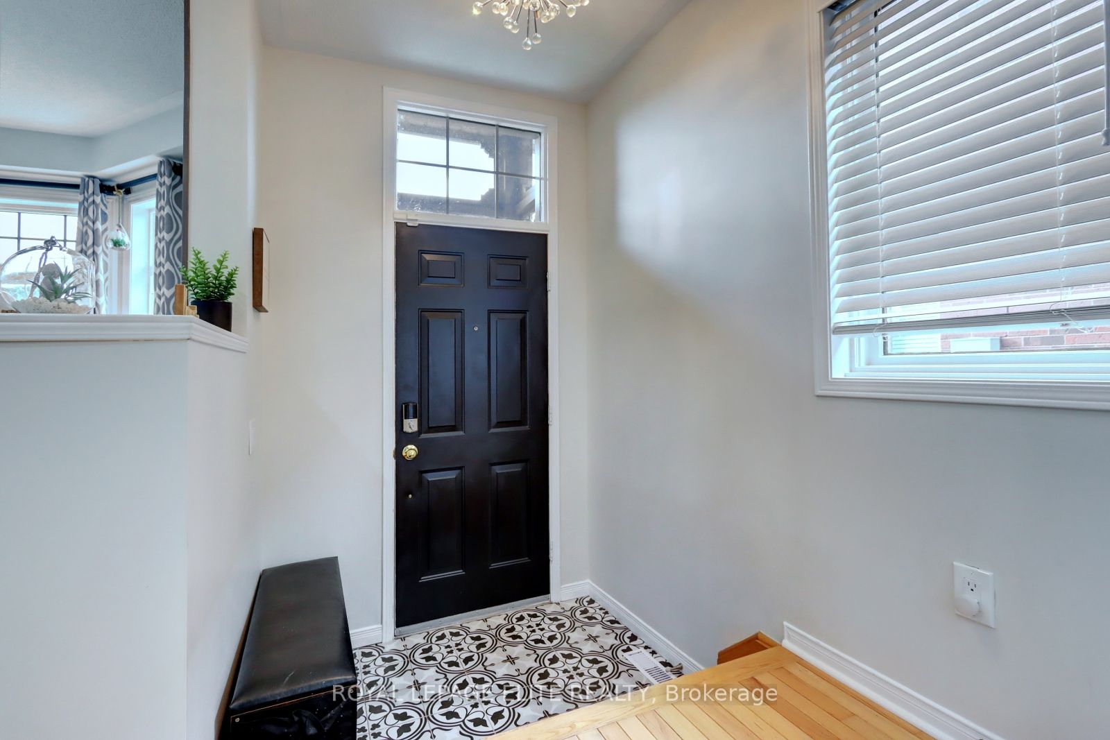 2567 Capilano Crescent