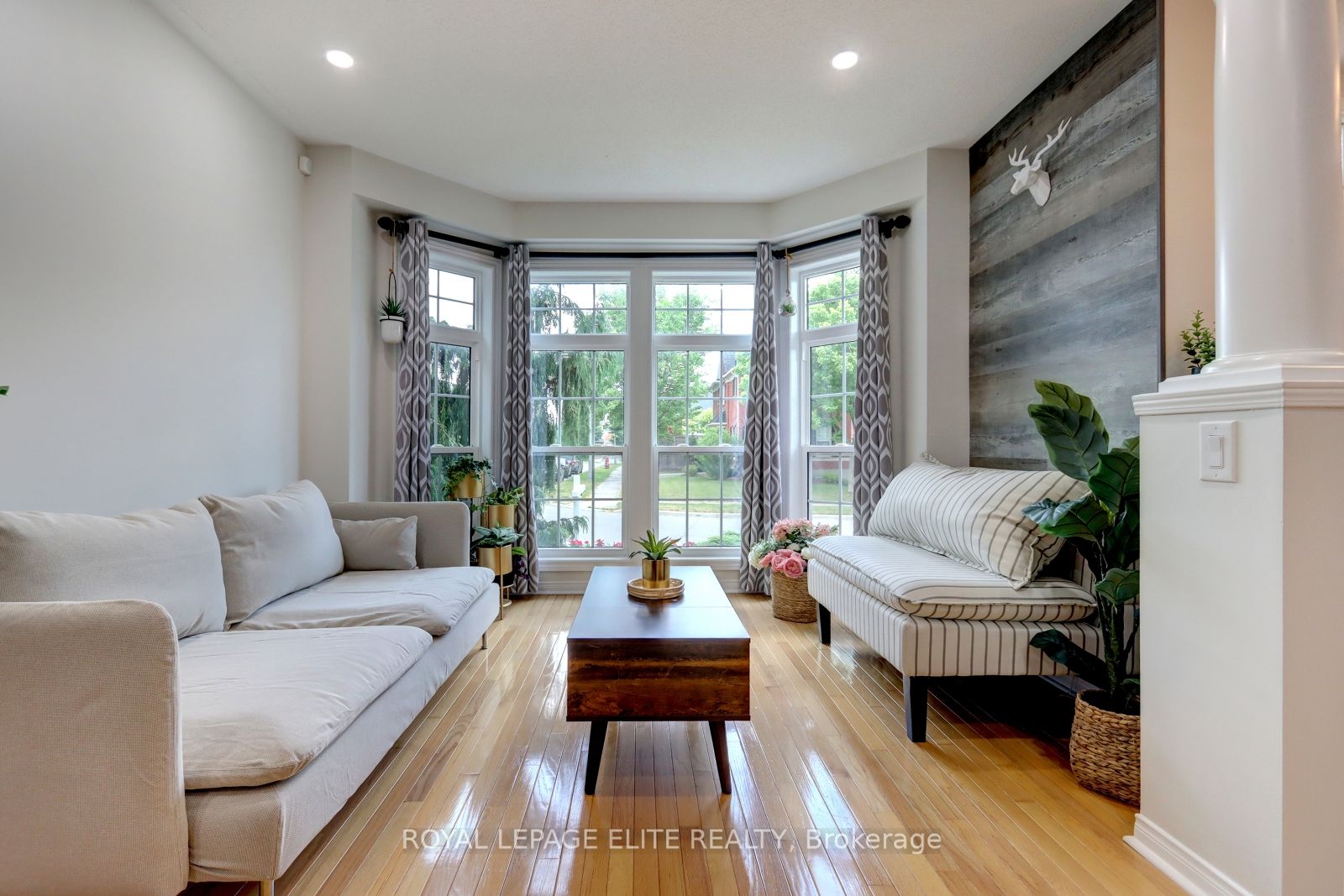 2567 Capilano Crescent