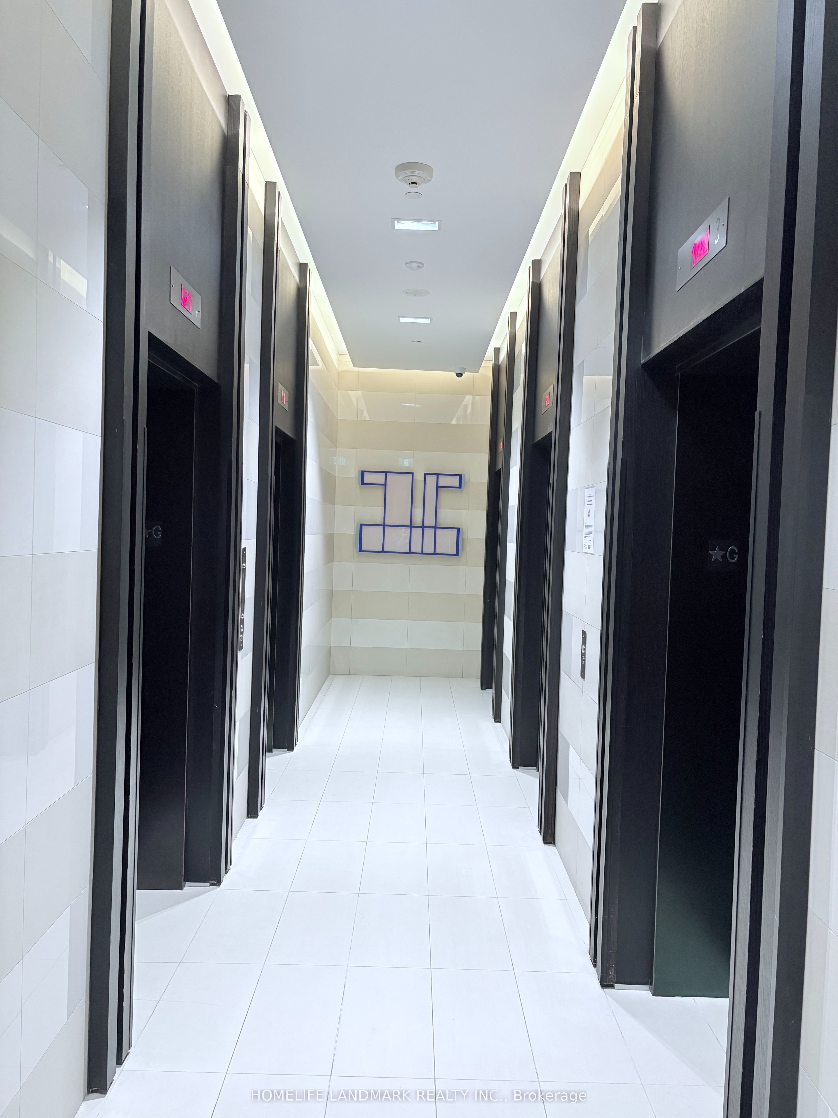 501 Yonge Street 2001