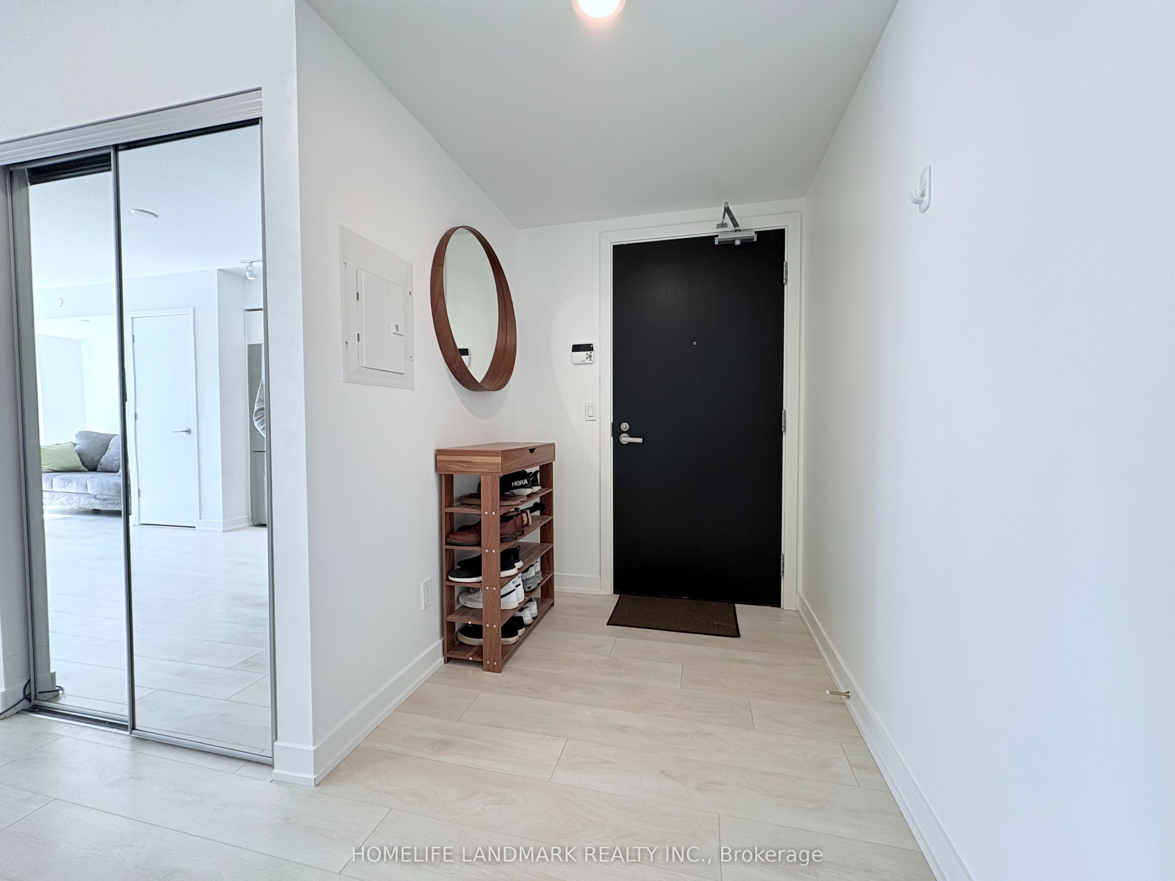501 Yonge Street 2001