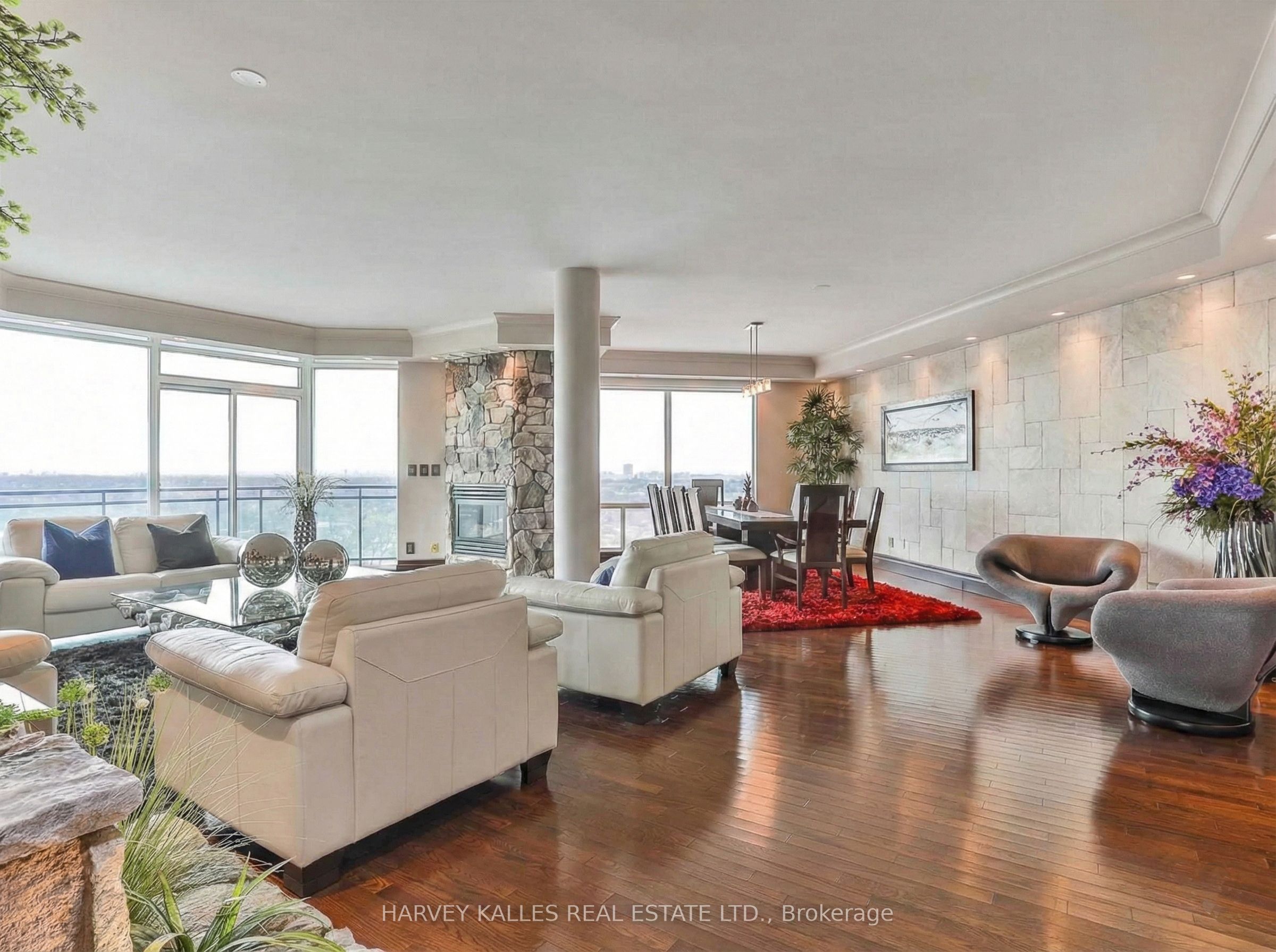 300 Bloor Street E 2701