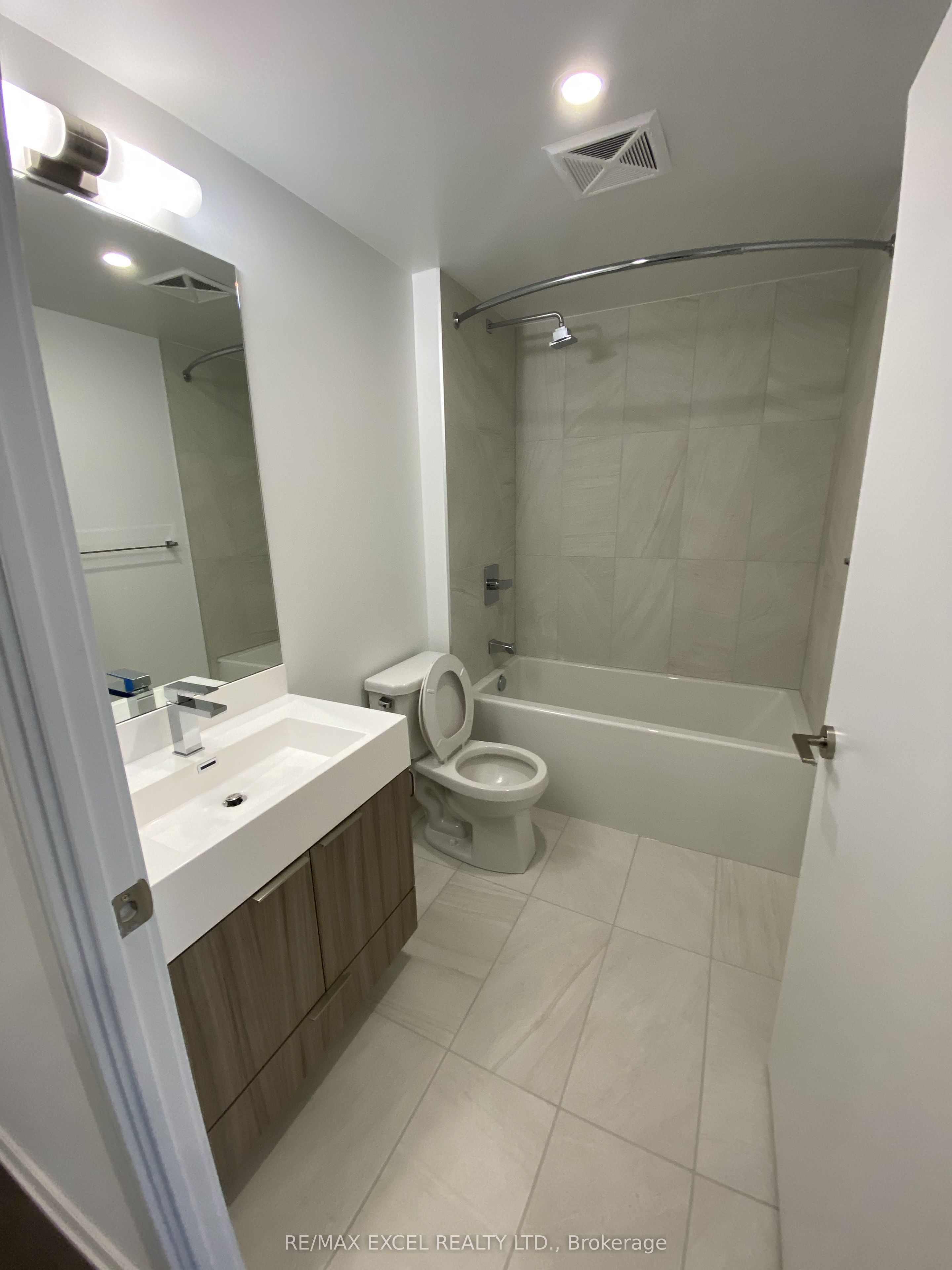 30 Samuel Wood Way 2201