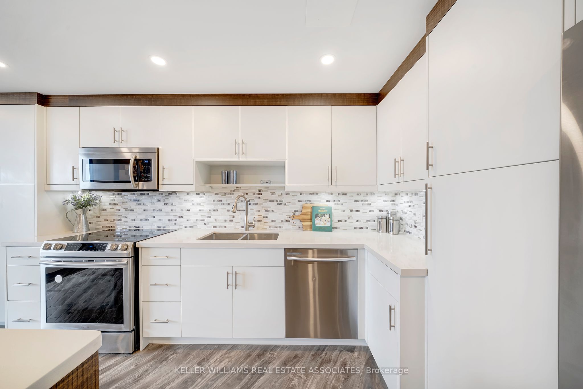 335 Mill Road W 1406