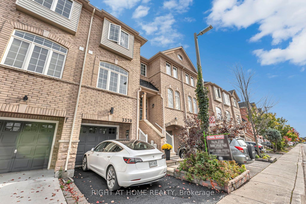 Photo of 3370 Redpath Circle, Mississauga, ON L5N 8R1 (MLS # W13933918)