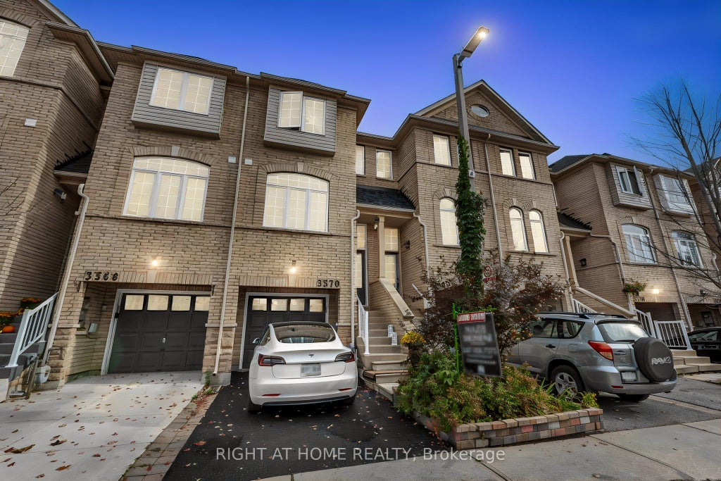 Photo of 3370 Redpath Circle, Mississauga, ON L5N 8R1 (MLS # W13933918)