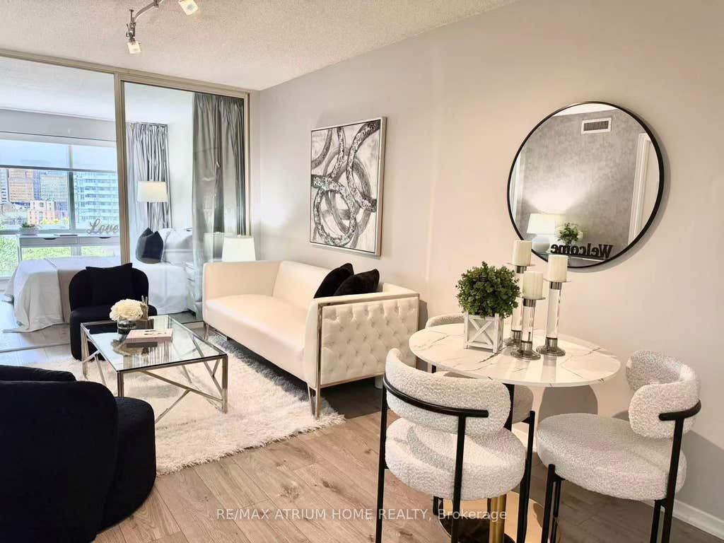 Photo of 1001 Bay Street #1101, Toronto, ON M5S 3A6 (MLS # C13524050)
