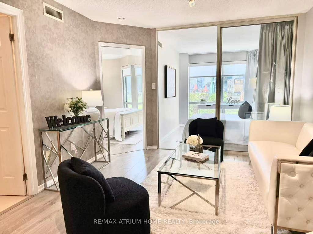 Photo of 1001 Bay Street #1101, Toronto, ON M5S 3A6 (MLS # C13524050)