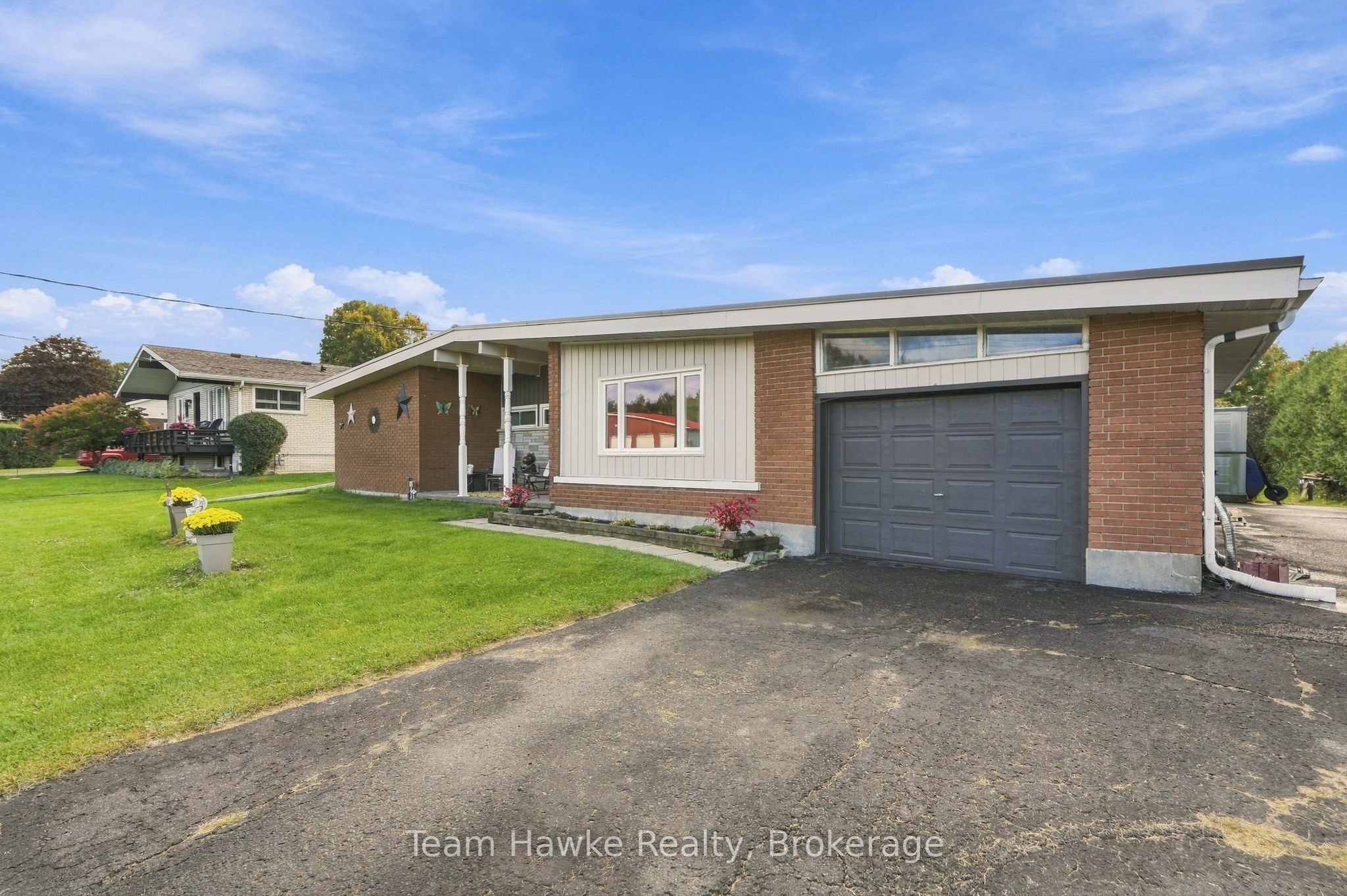 385 Lafontaine Road W