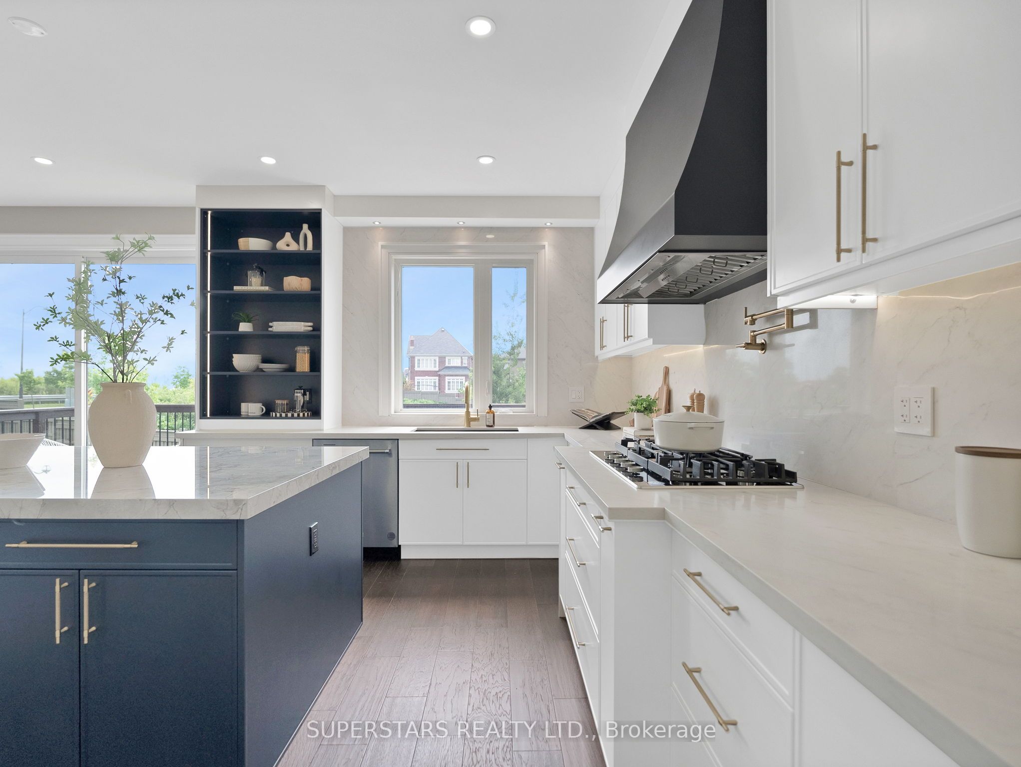 6 Conklin Crescent