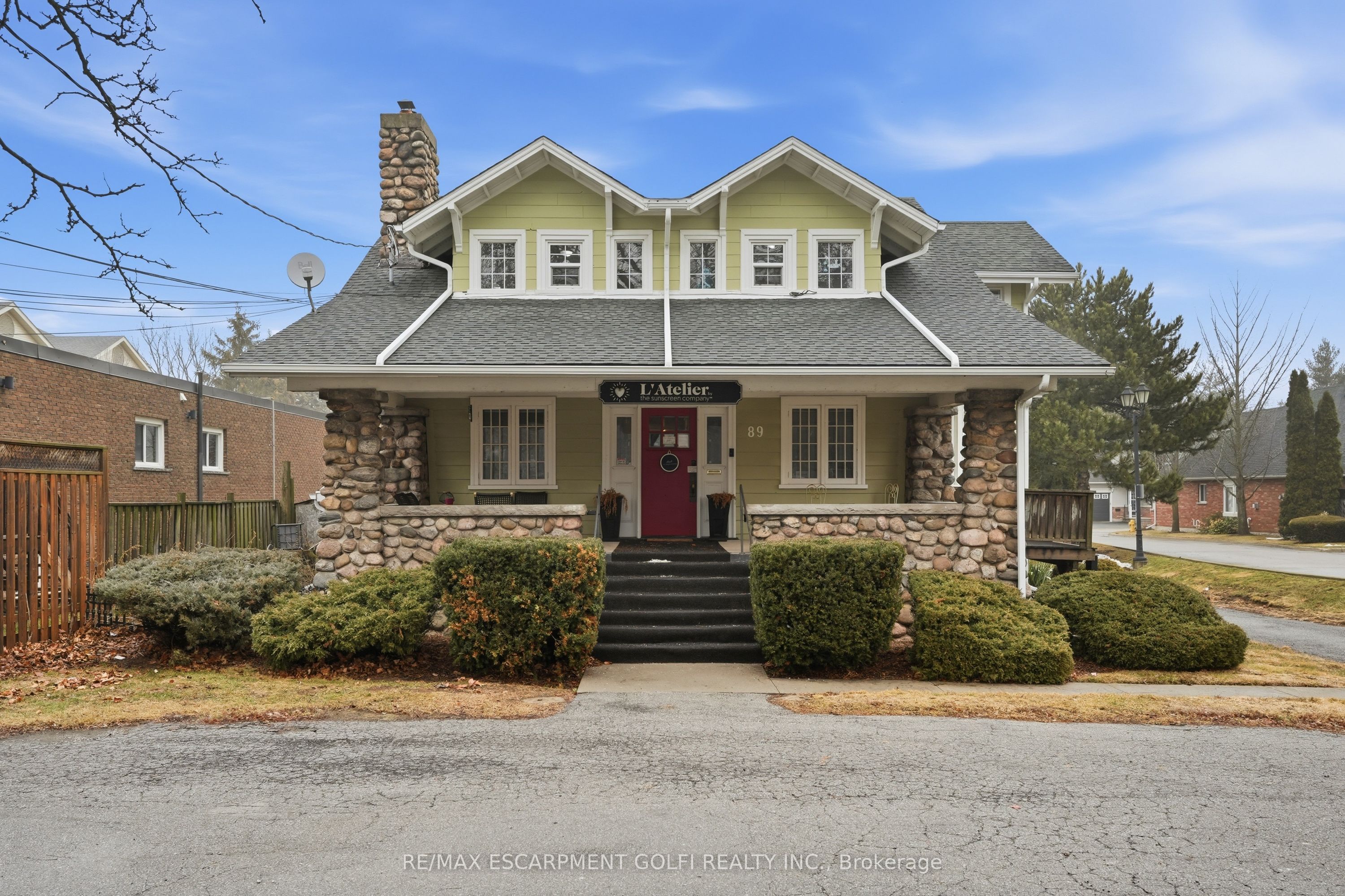 Photo 1 of 23 — 89 MAIN Street E, Grimsby, ON L3M 1M6