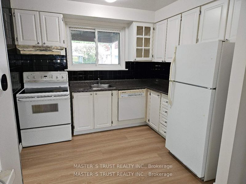 Photo 1 of 7 — 69 grove park Crescent, Toronto, ON M2J 2C7