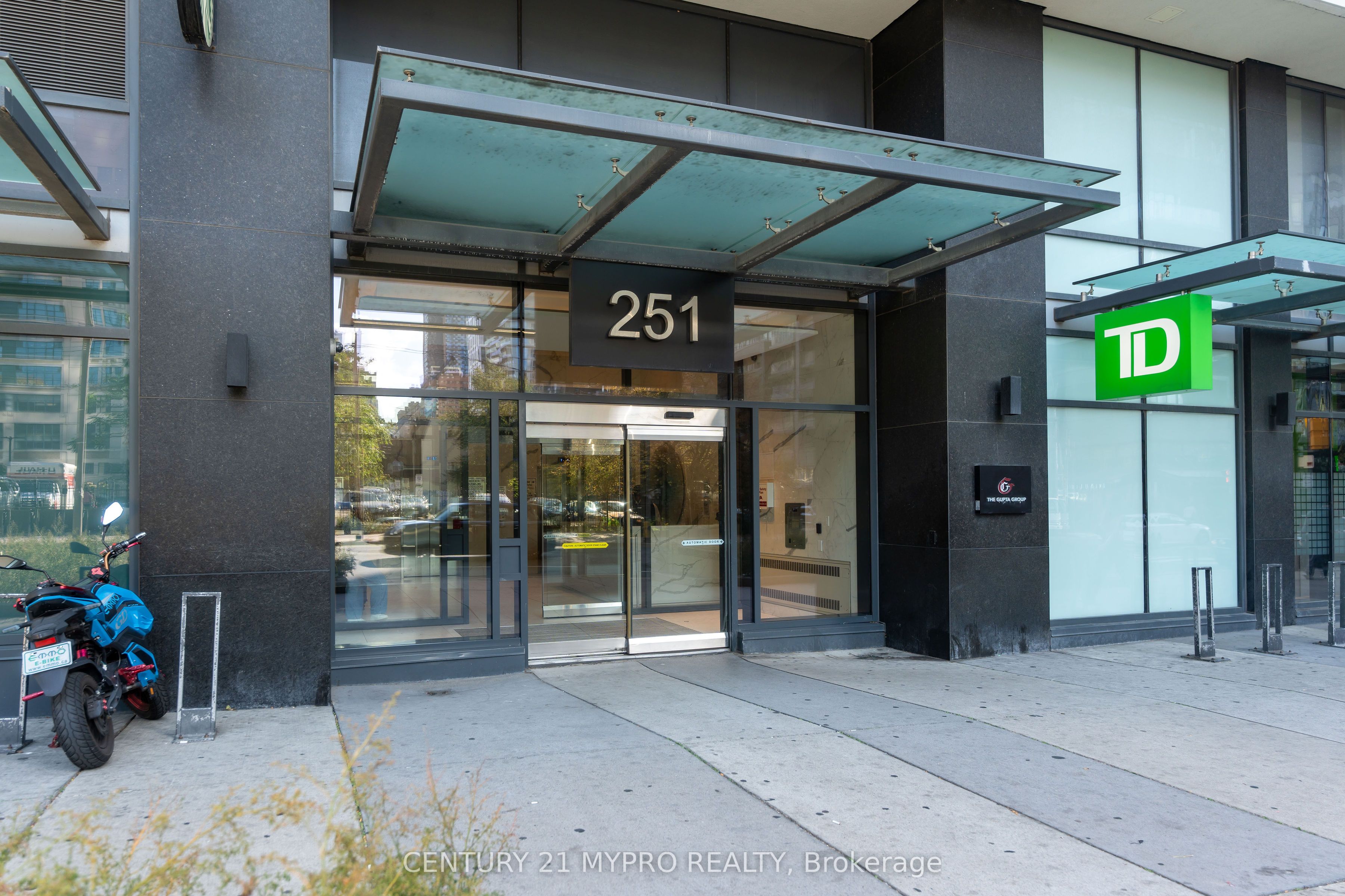 251 Jarvis Street 735