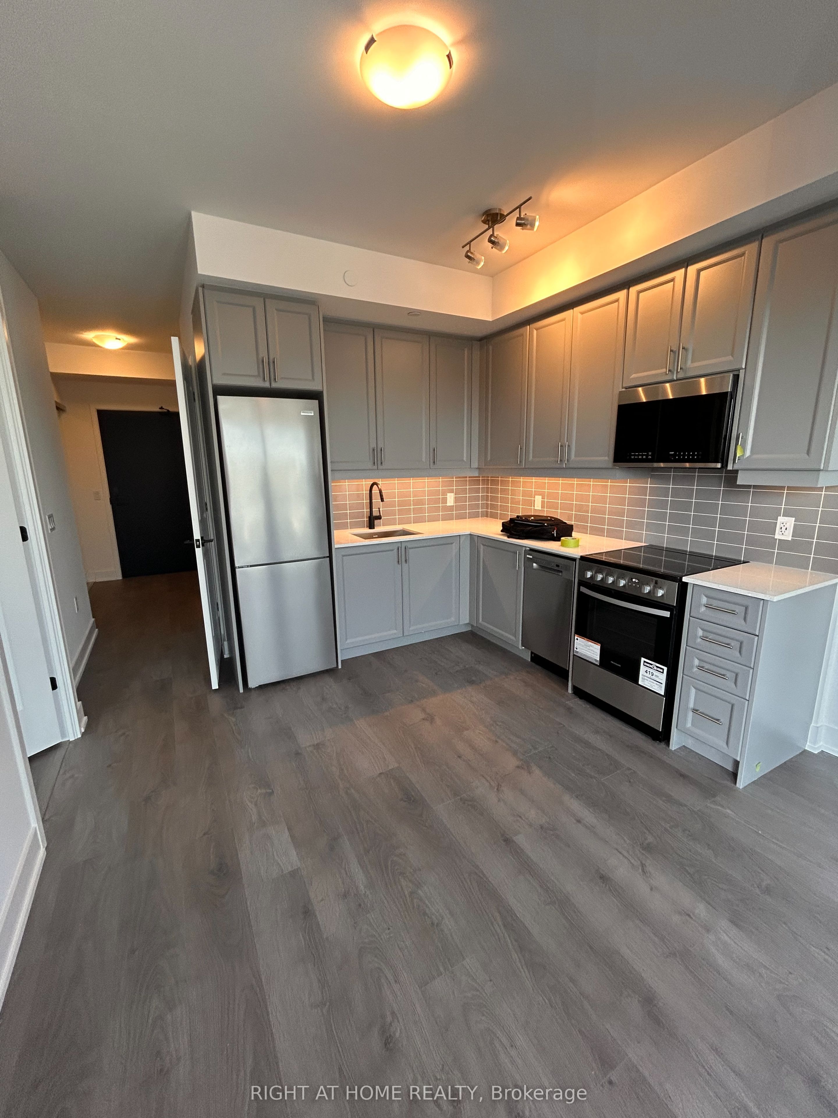 2343 Khalsa Gate 323