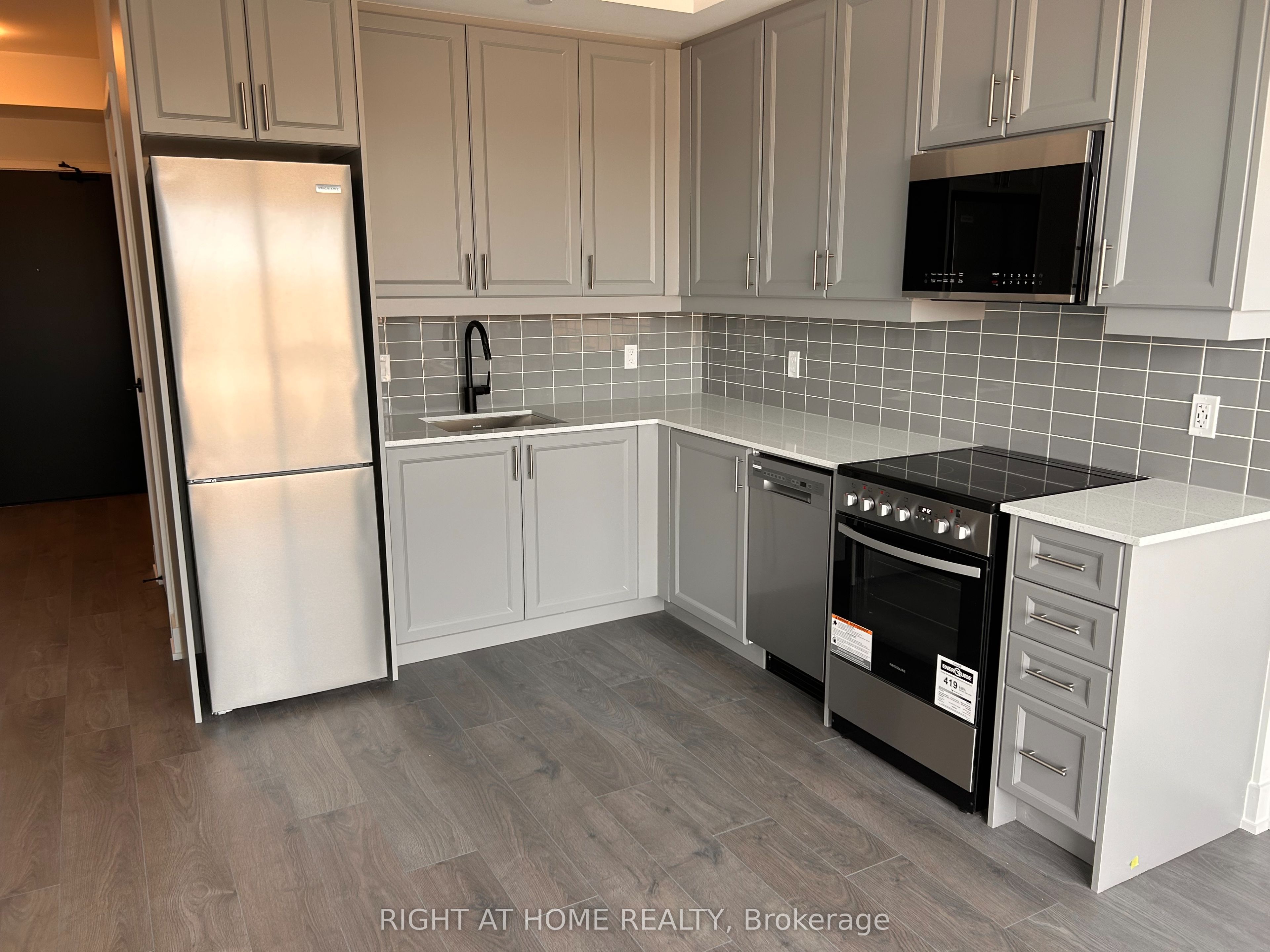 2343 Khalsa Gate 323