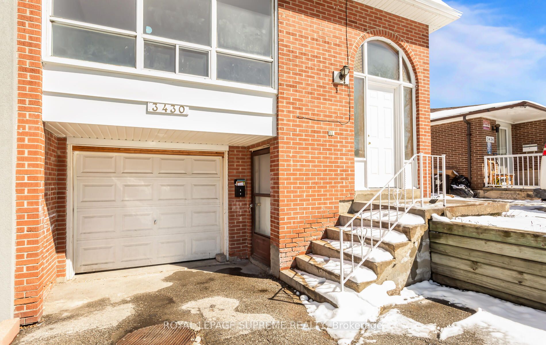 3430 Oakglade Crescent Lower