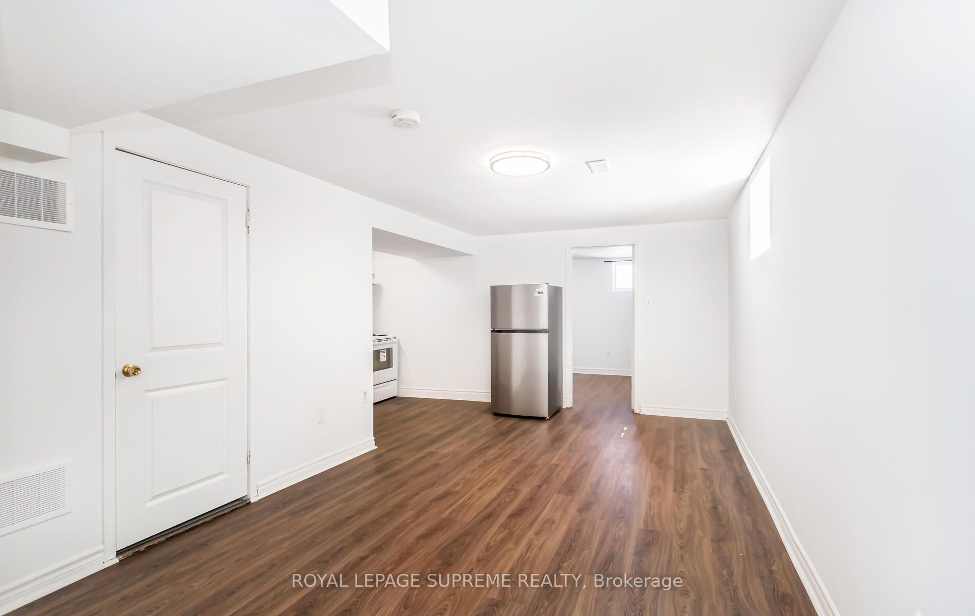3430 Oakglade Crescent Lower