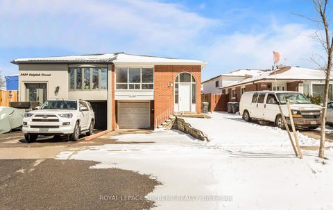 3430 Oakglade Crescent Lower Mississauga ON L5C 1X5