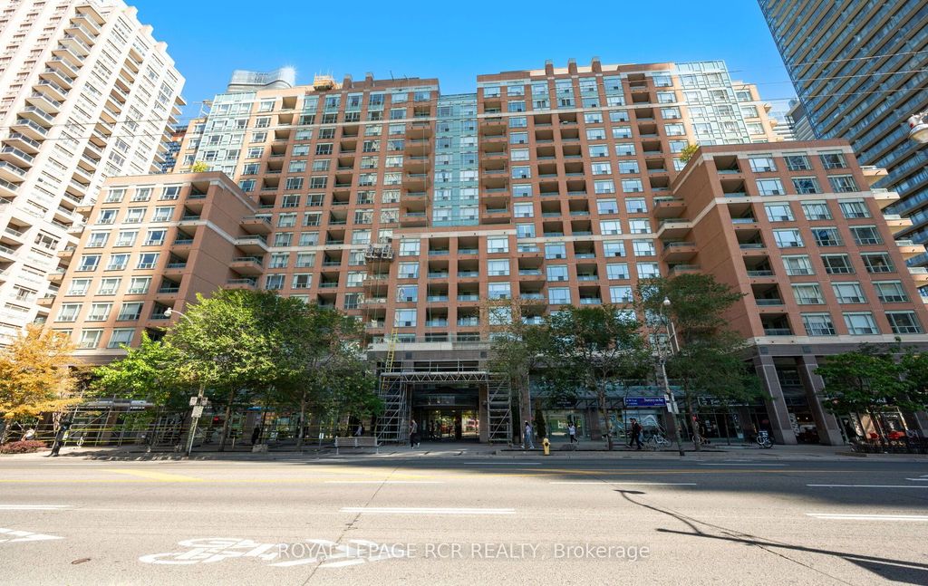 Photo of 887 Bay Street #1412, Toronto, ON M5S 3K4 (MLS # C12419091)