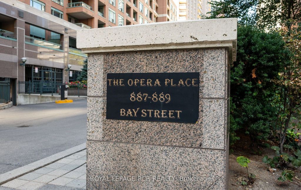 Photo of 887 Bay Street #1412, Toronto, ON M5S 3K4 (MLS # C12419091)