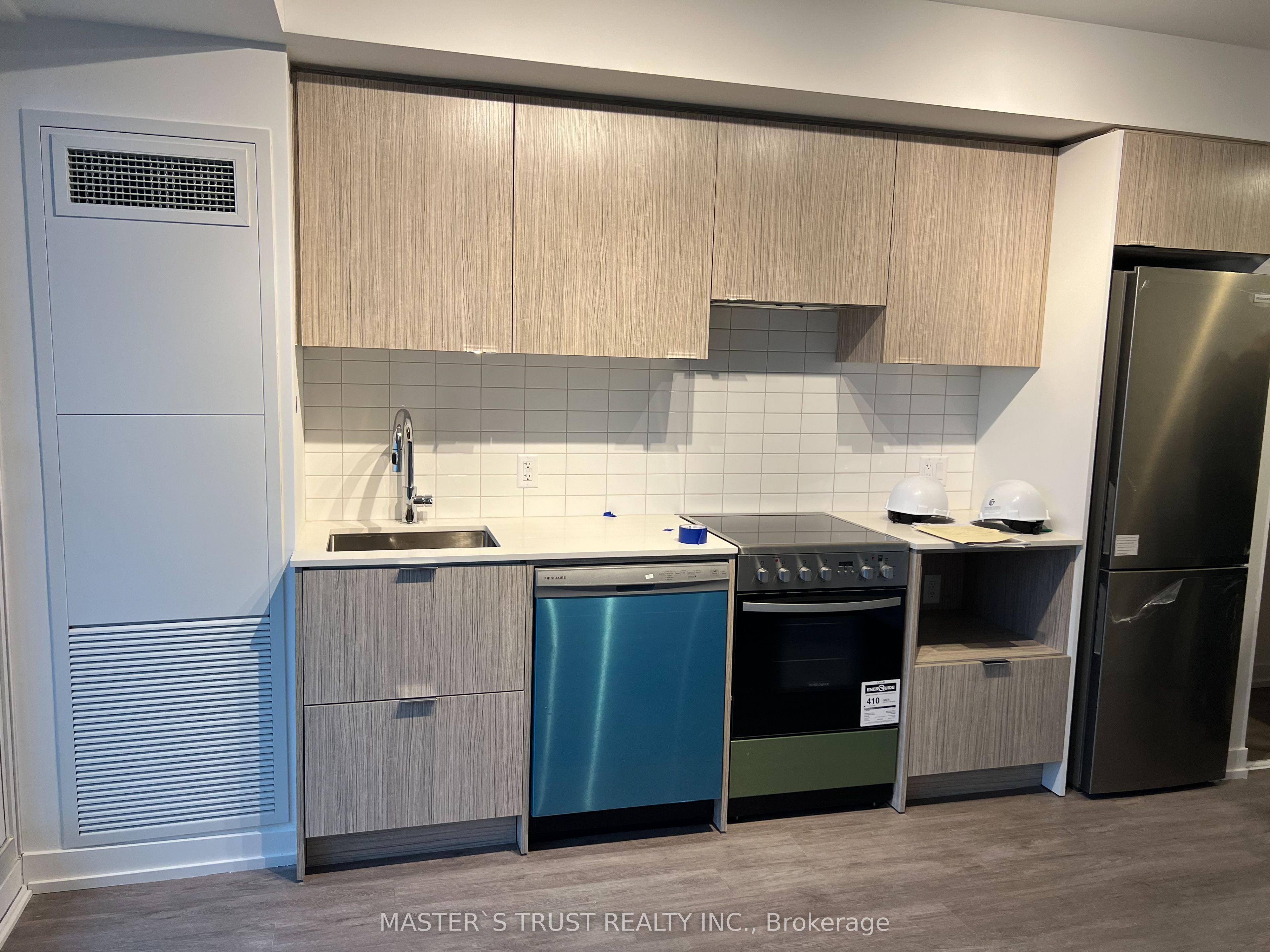 395 Bloor Street E 9