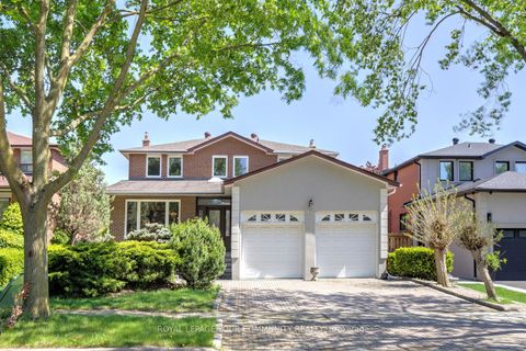 1745 Beechknoll Avenue Mississauga ON L4W 3R5