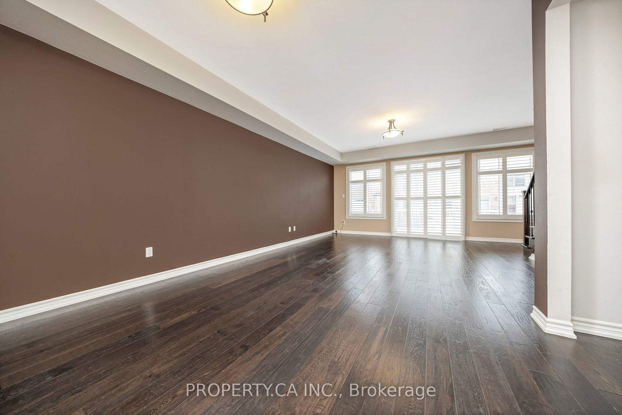 1254 Main Street E