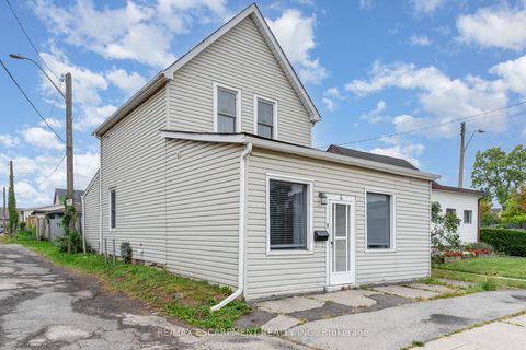 Photo of 4 Robins Avenue, Hamilton, ON L8H 4M6 (MLS # X12428834)