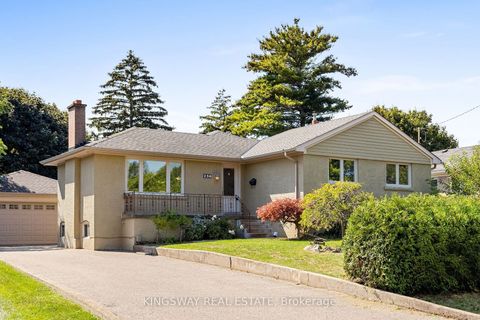236 Woodale Avenue Oakville ON L6K 2N2