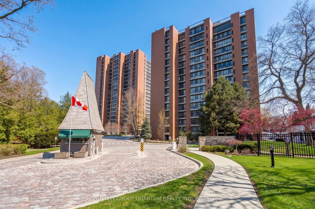 Photo of 1400 Dixie Road #616, Mississauga, ON L5E 3E1 (MLS # W13077810)