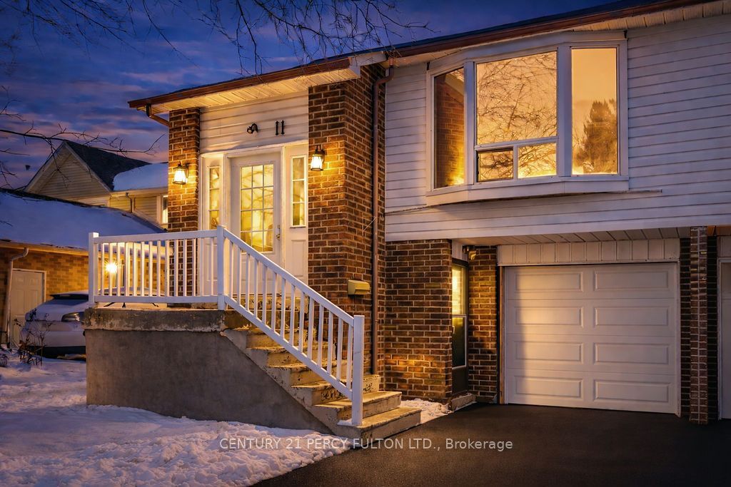 Photo of 11 Bay Crest Drive, Brampton, ON L6Z 1H5 (MLS # W12662030)
