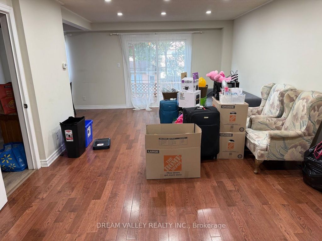 Photo of 3563 Autumnleaf Crescent, Mississauga, ON L5L 1K6 (MLS # W12594860)