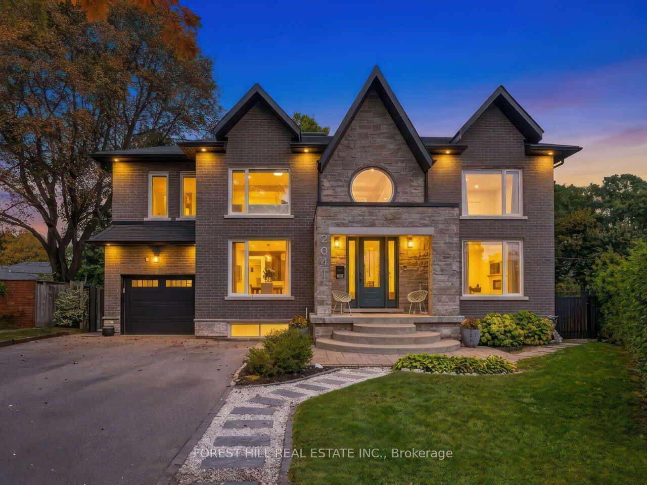 2041 Stewart Crescent