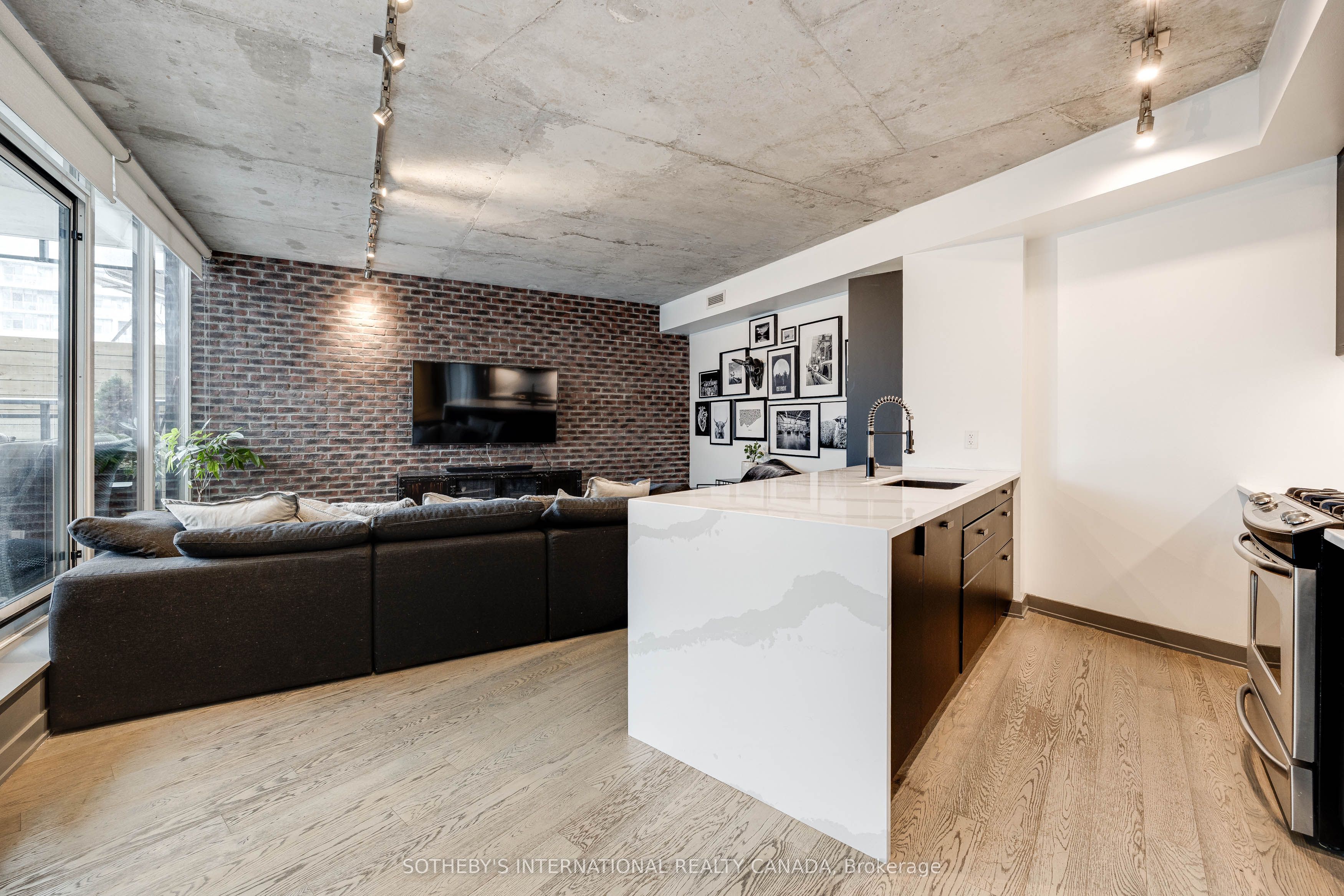 318 King Street E 202