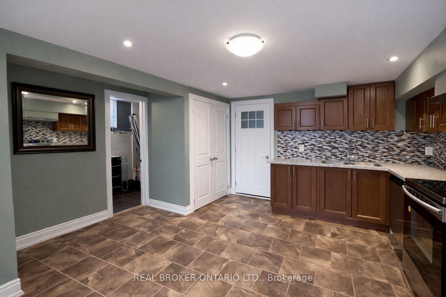 926 Flagship Drive Lower 1