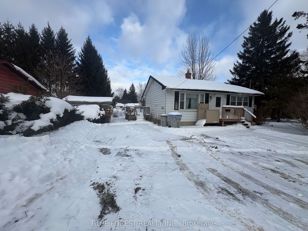Photo of 21 Mill Lane, Strathroy-Caradoc, ON N7G 2B2 (MLS # X12770352)
