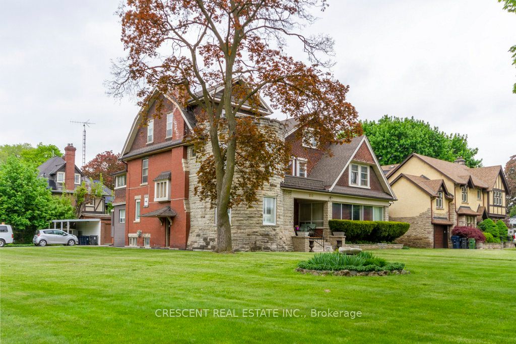 180 Queens Drive 2A