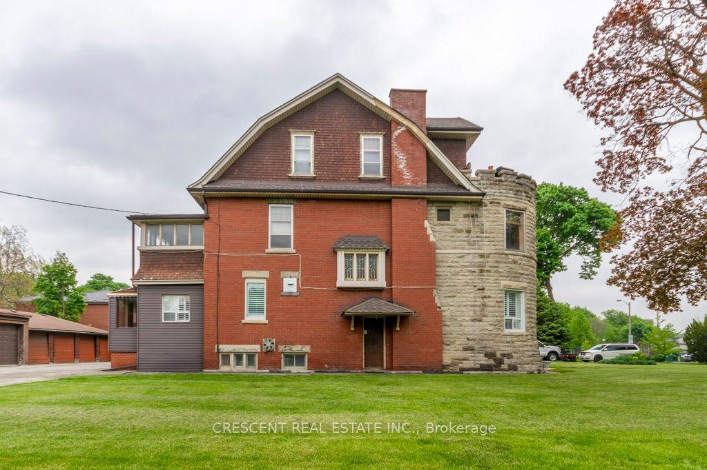 180 Queens Drive 2A