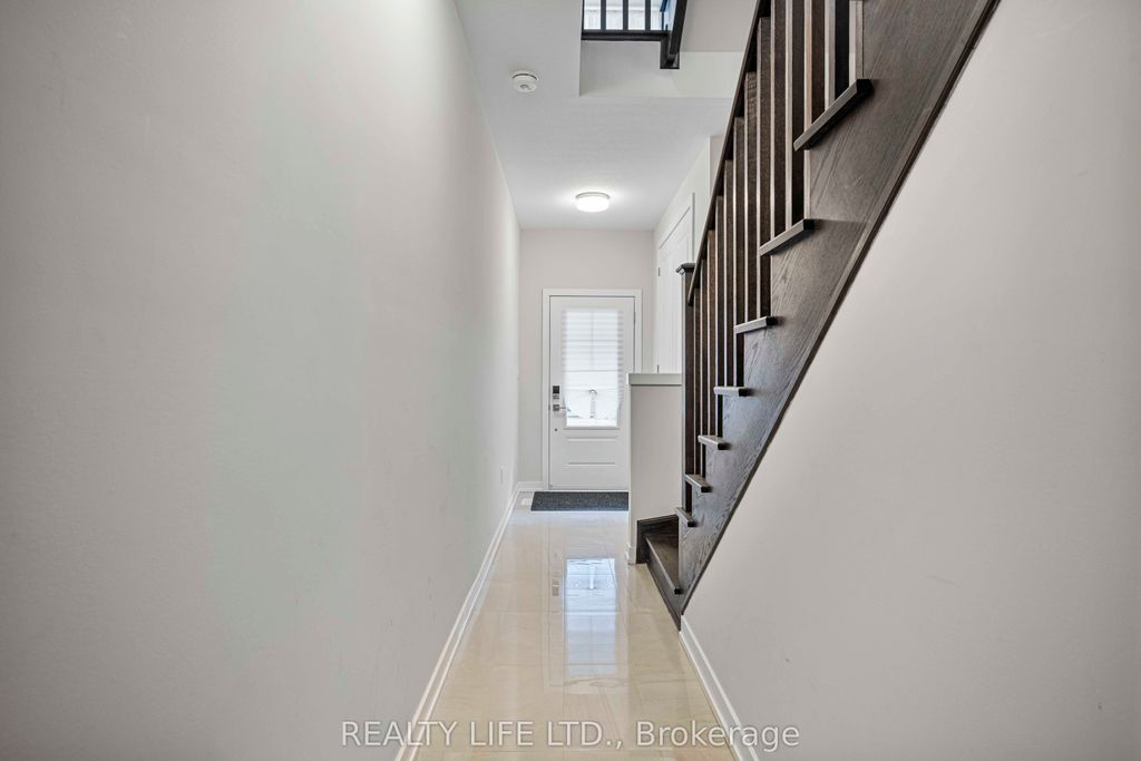 Photo of 28 Folcroft Street, Brampton, ON L6Y 6L3 (MLS # W12598646)