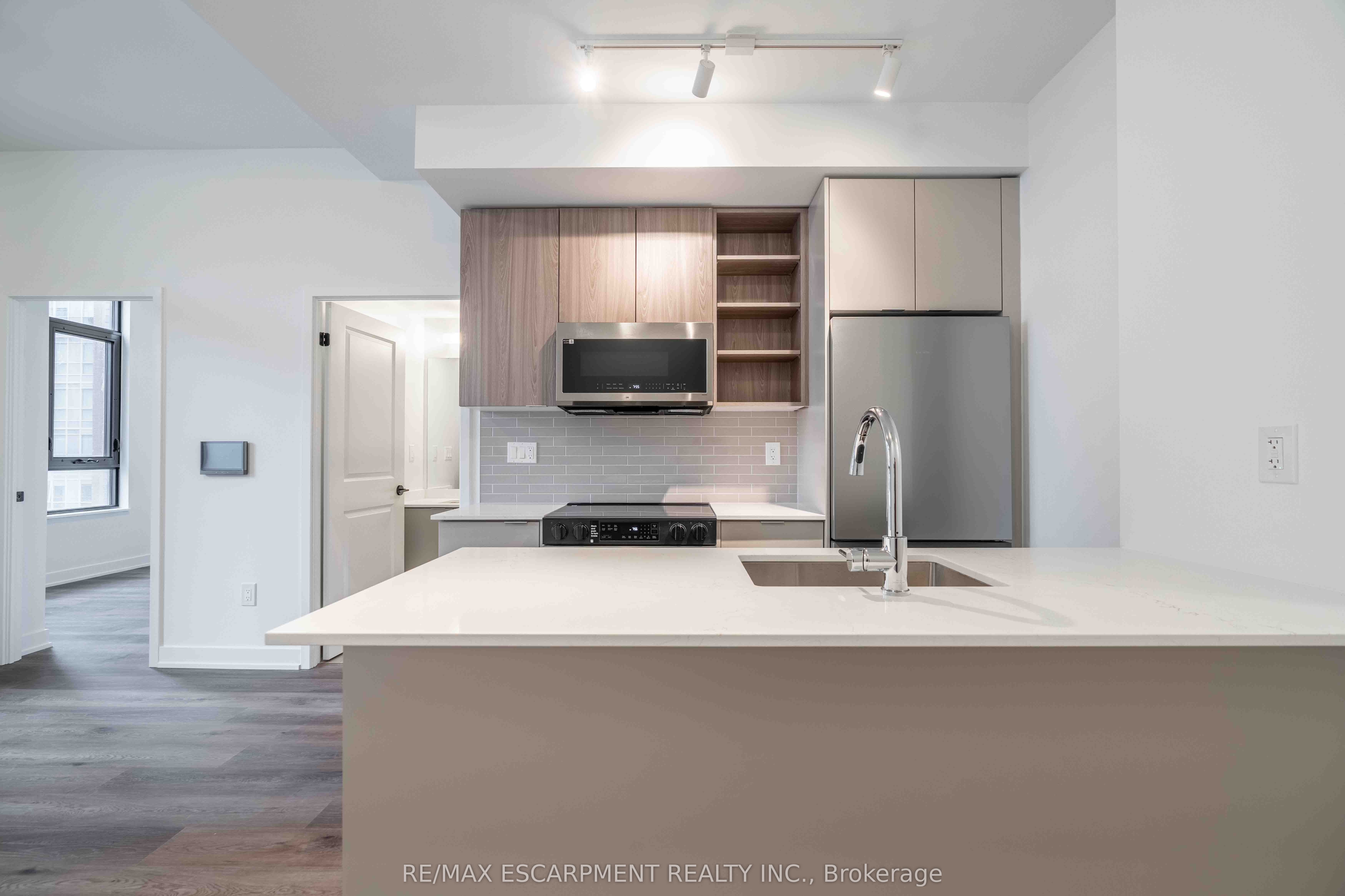 2075 Lakeshore Road 416