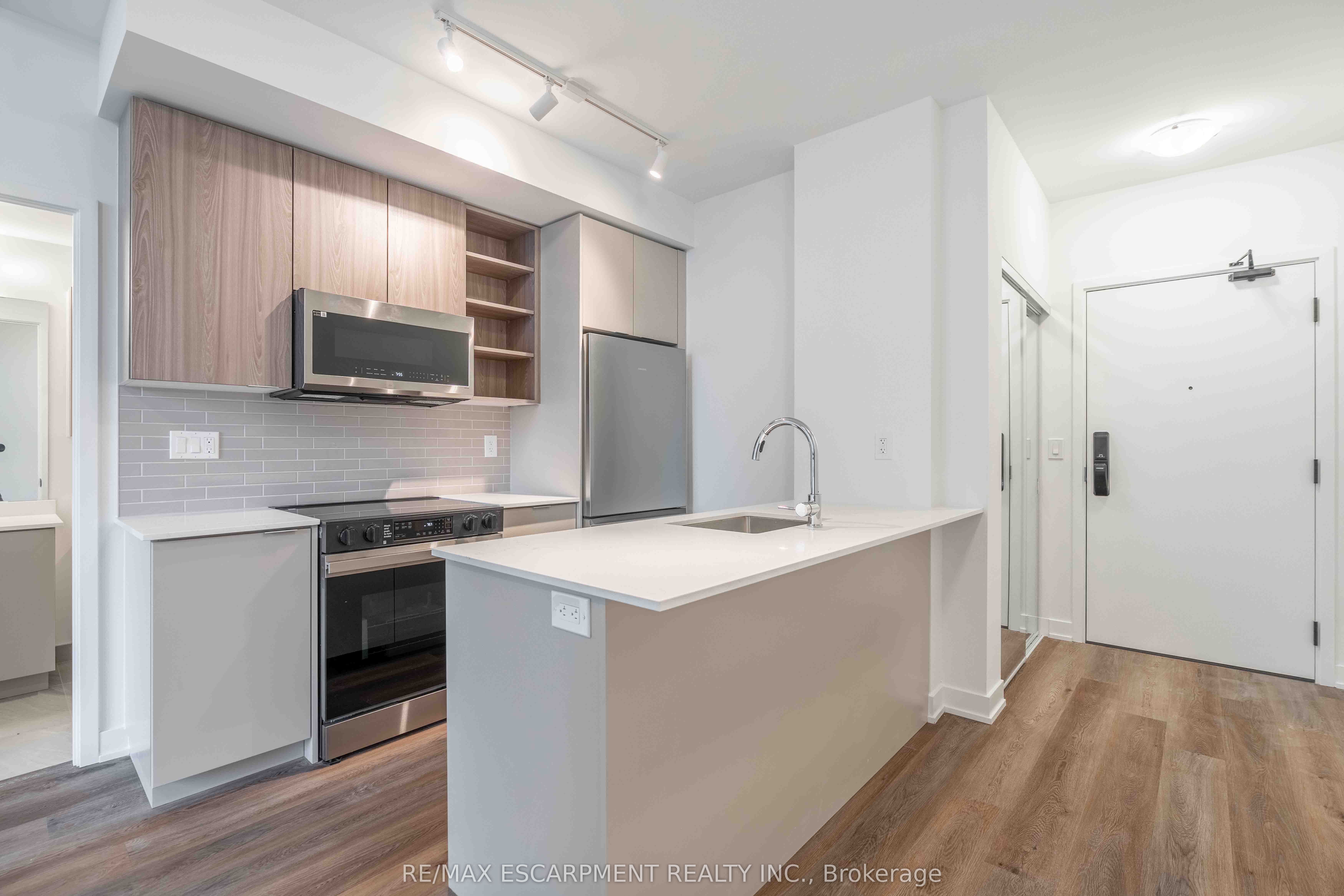 2075 Lakeshore Road 416