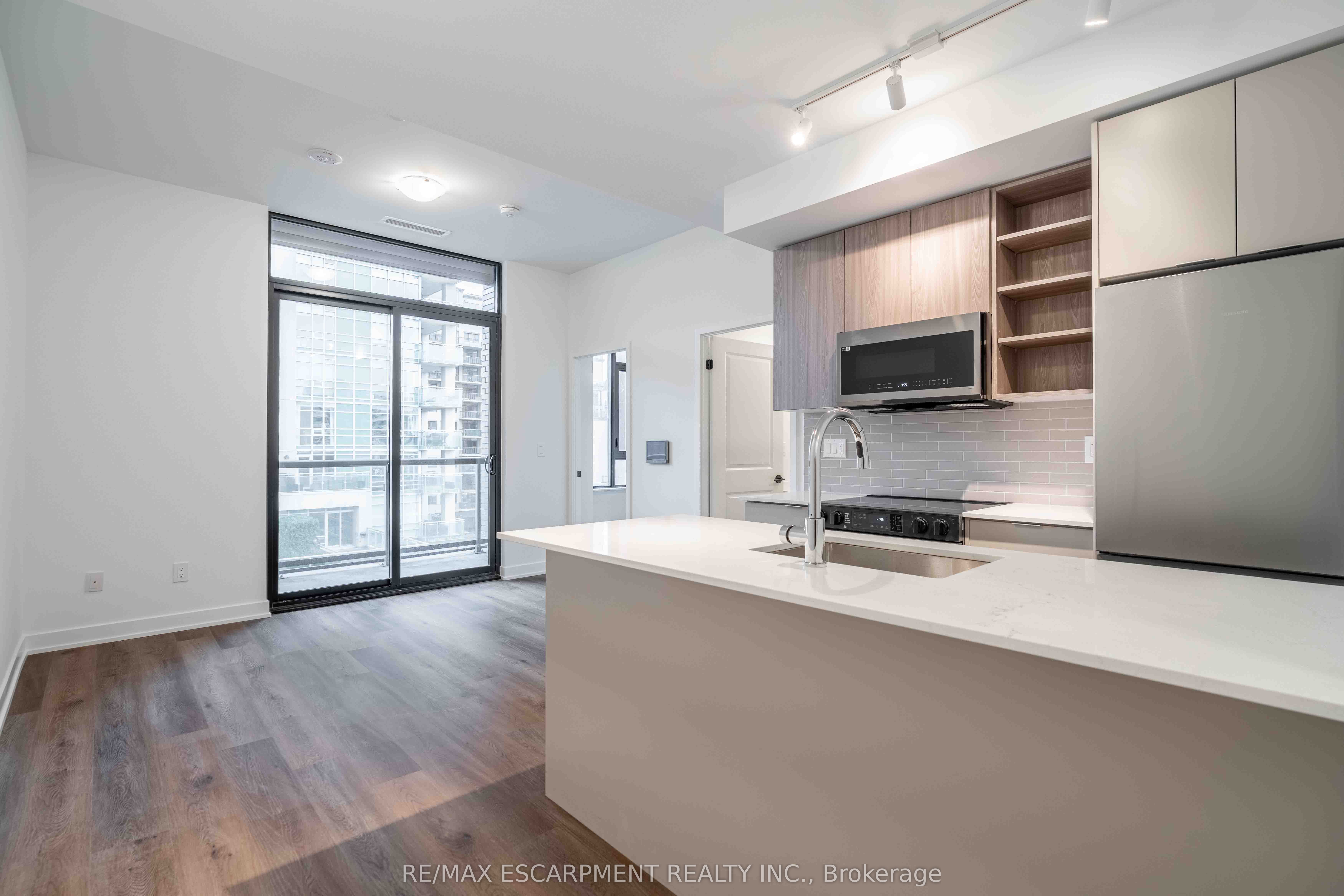 2075 Lakeshore Road 416