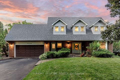 1456 Ballyclare Drive Mississauga ON L5C 1J5