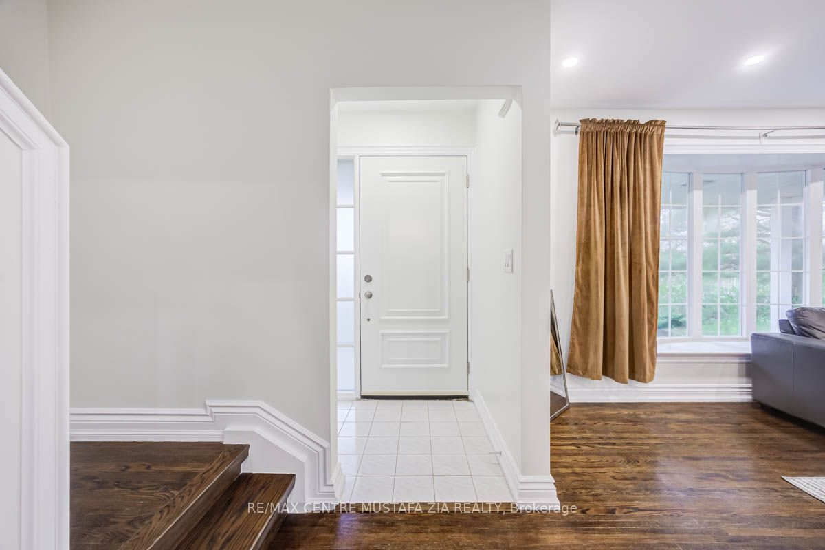 561 Wingrove Crescent